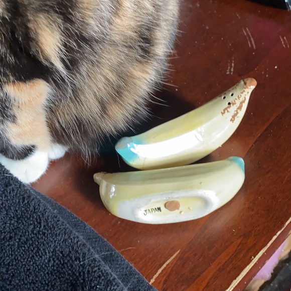 Vtg banana Salt and Pepper Shakers - Picture 2 of 4